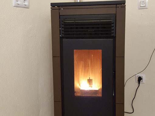 Instalación de estufa de pellets Nerea 15 kW en Higuera la Real