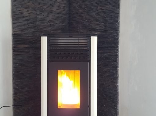 Instalación Estufa de Pellets Estela 15 kW en Barcarrota