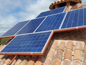 Instalación Fotovoltaica Aislada en Barcarrota, instalación de placas solares en chozo, placas solares en barcarrota, energía solar, electricidad gratis