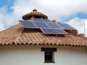 Instalación Fotovoltaica Aislada en Barcarrota, instalación de placas solares en chozo, placas solares en barcarrota, energía solar, electricidad gratis