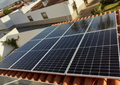 Instalación Fotovoltaica de Autoconsumo con acumulación en Gévora