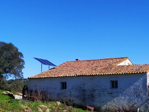 Instalación Fotovoltaica Aislada en La Bazana