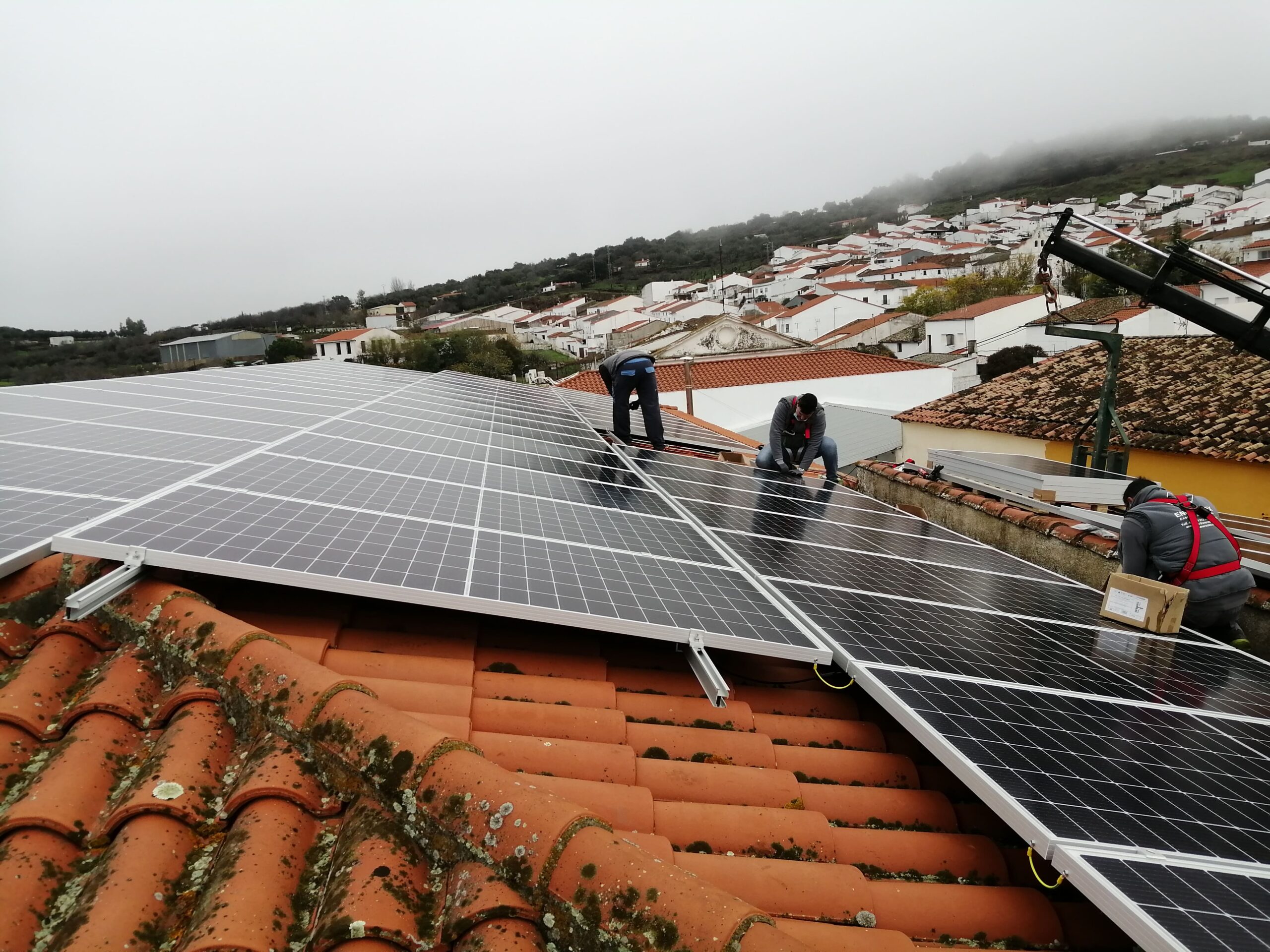 instalacion fotovoltaica de autoconsumo industrial en Fuentes de León
