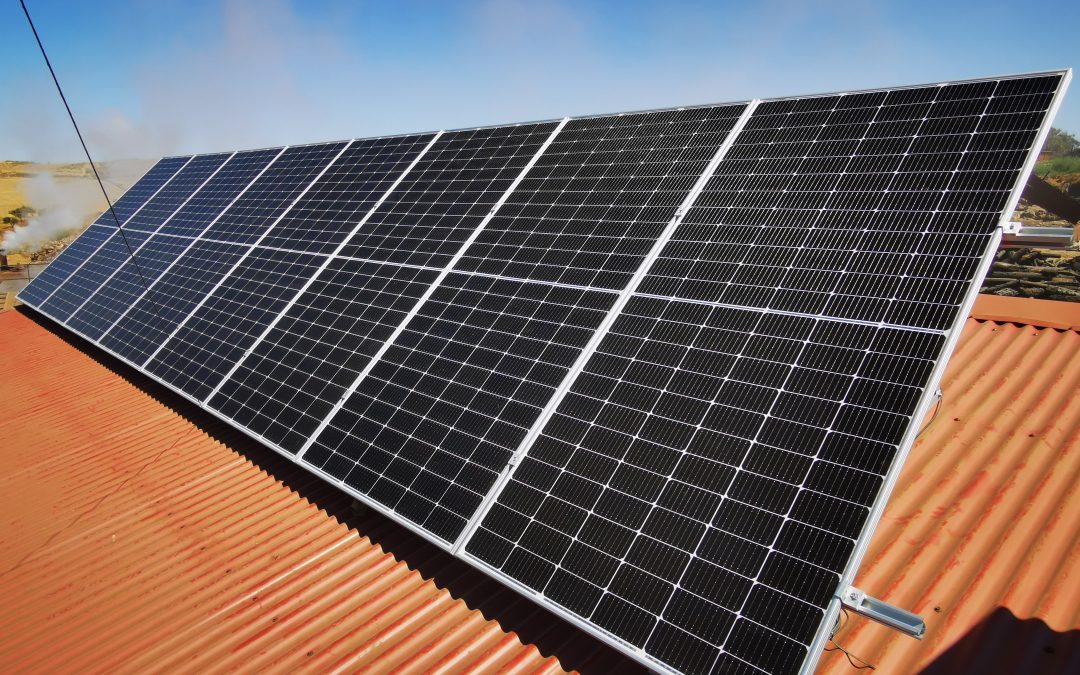 Instalación fotovoltaica aislada en fábrica de carbón en Zahínos